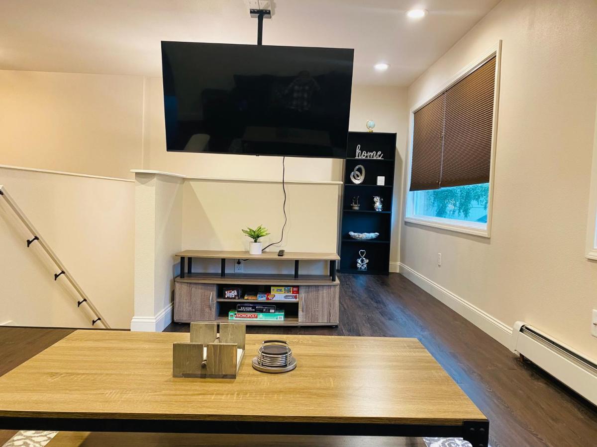 Beautiful 2 Bedroom 1 Bath Apartment With Private Garage Anchorage Zewnętrze zdjęcie
