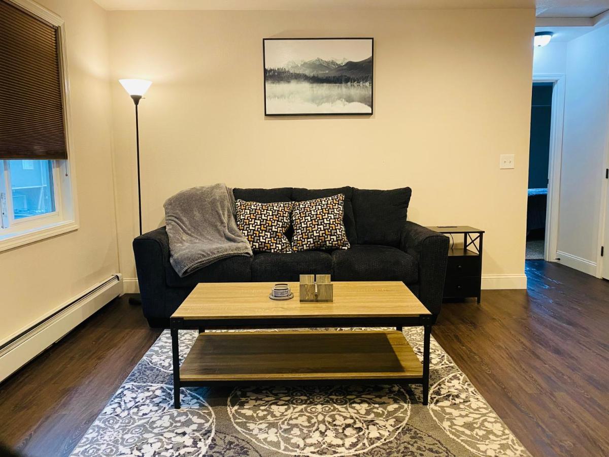 Beautiful 2 Bedroom 1 Bath Apartment With Private Garage Anchorage Zewnętrze zdjęcie